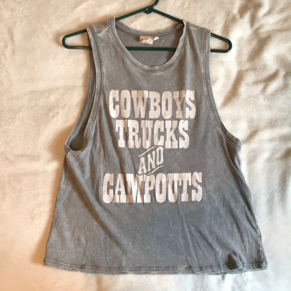Made to look like a cut off Tank-Top